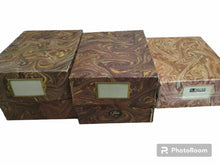 Charger l'image dans la galerie, Lot de 3 Boîtes de Cartes Postales Atlas - Voyage Autour du Monde