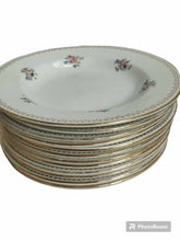 Charger l'image dans la galerie, Lot d'assiettes en porcelaine
