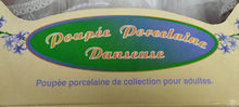 Charger l'image dans la galerie, Poupée en Porcelaine "Danseuse" - Élégance Intemporelle